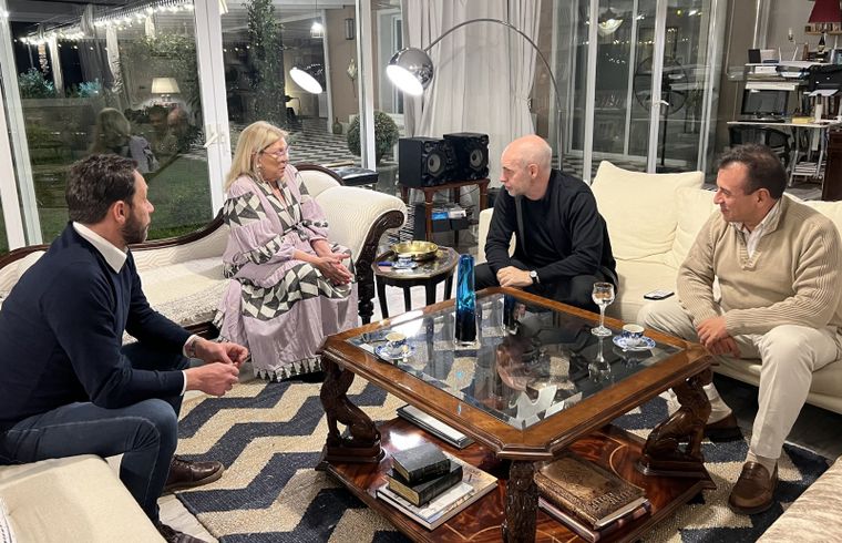 Elisa Carrió recibió anoche a Horacio Rodríguez Larreta en su casa de Exaltación de la Cruz.