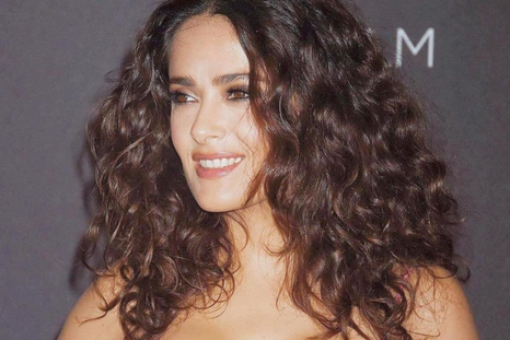 Salma Hayek nos enseña no solo a lucir increíbles prendas, sino también calzados soñados. Foto: Instagram @salmahayek