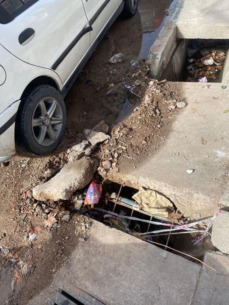 Vecinos denunciaron la rotura de un caño en Godoy Cruz