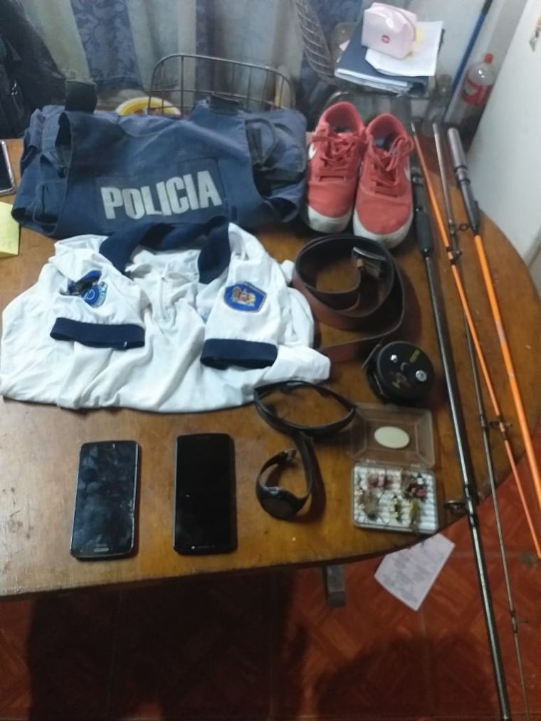 Parte de los elementos secuestrados al ex policía que ahora es delincuente