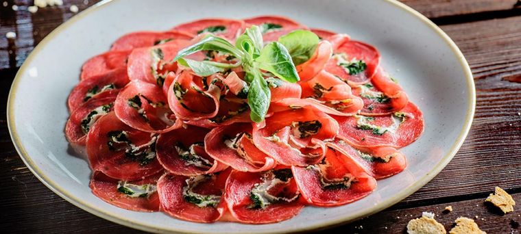 Carpaccio de lomo Una receta clásica de Italia para hacer en pocos minutos. Foto: diariamenteali