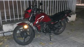 La motocicleta fue encontrada abandonada en la vía pública. La motocicleta fue encontrada abandonada en la vía pública.