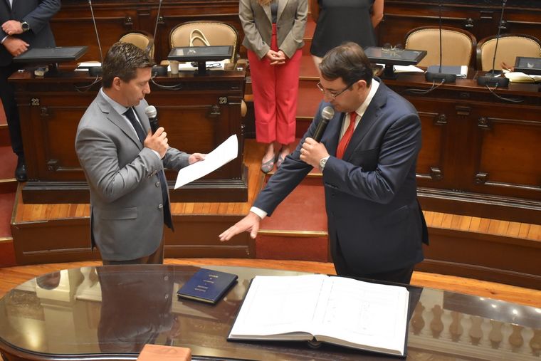 Emiliano Campos Campos, jurando como diputado Foto: Gentileza Prensa  Diputados