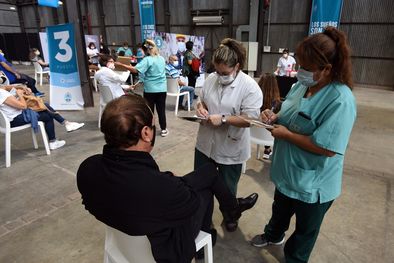 MDZol | Quienes no fueron a vacunarse cuando tenían turno aún pueden hacerlo según el Ministerio de Salud Foto: ALF PONCE MERCADO / MDZ
