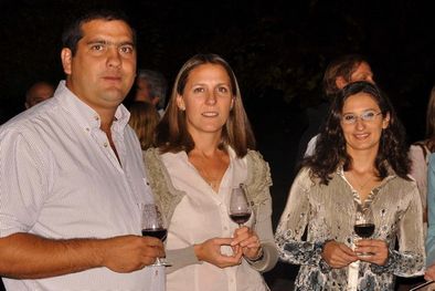 MDZol | Guastavo Silva, Florencia Genoud, Verónica Barrera y Diane Brown, a puro brindis. Foto: Gentileza