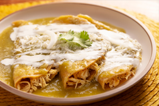 La receta de enchiladas verdes es una de las más populares en la cocina mexicana tradicional.