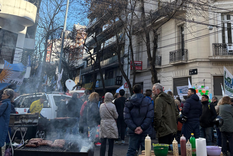 El edificio donde se encuentra Cristina Fernández de Kirchner se ha transformado en una especie de santuario kirchnerista. El edificio donde se encuentra Cristina Fernández de Kirchner se ha transformado en una especie de santuario kirchnerista.