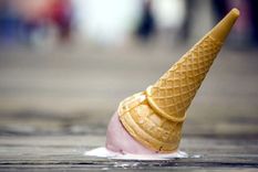 video: policia uruguayo balea a ladrones mientras su hijo come helados