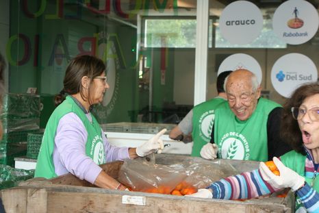 Cada 1 de octubre se conmemora el Día Internacional de las Personas de Edad, y el Banco de Alimentos de Buenos Aires celebró la enorme contribución de sus adultos mayores voluntarios Cada 1 de octubre se conmemora el Día Internacional de las Personas de Edad, y el Banco de Alimentos de Buenos Aires celebró la enorme contribución de sus adultos mayores voluntarios