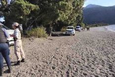 La Playa del Viento quedó cercada por el operativo para dar con el explosivo en Lago Moreno Foto: X La Playa del Viento quedó cercada por el operativo para dar con el explosivo en Lago Moreno Foto: X