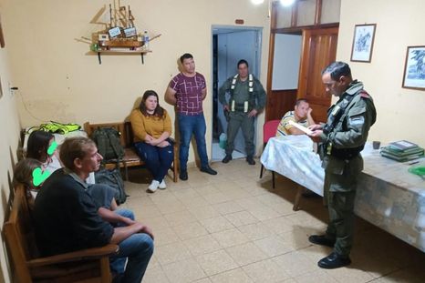El gendarme hallado en el camping habría solicitado al padre de una de las chicas ser novio de su hija menor.&nbsp;