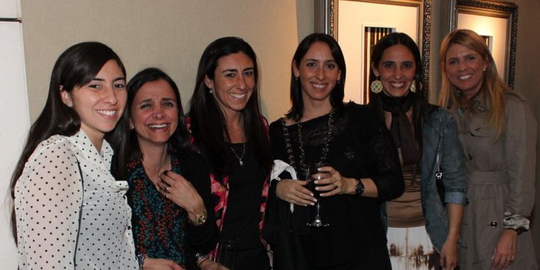 Las hermanas Verdaguer en pleno: Elen, Inés, Pía y María José junto a Gabriela Sanchez Nieto y Angelina Larriqueta. Foto: Gentileza