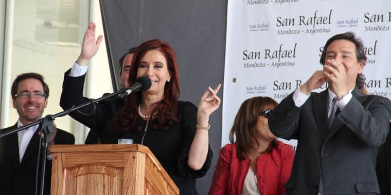 Pérez, CFK y Félix bailando al son de los tambores Foto: Maggie Ojcius/Mediamza.com