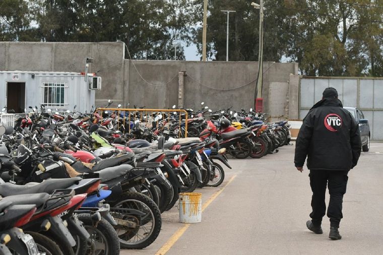 Se remataron 23 motos y 14 autos Foto: ALF PONCE MERCADO / MDZ.