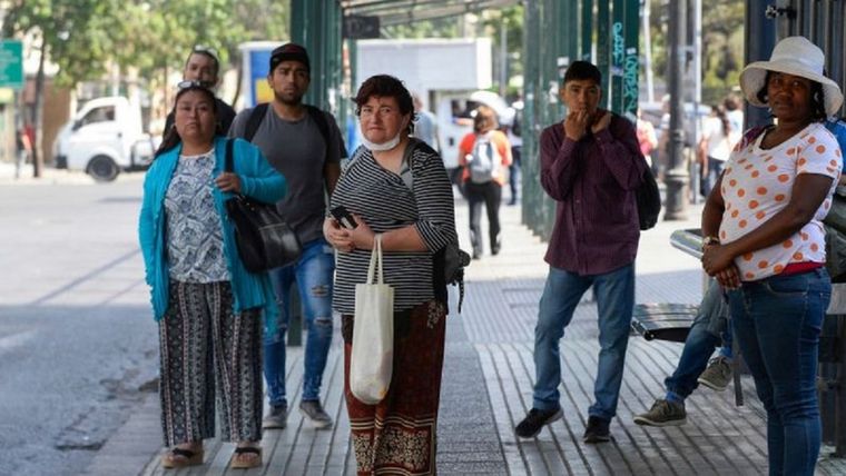 Clase Media que pretende ayudar a las familias que han sufrido una reducción de sus ingresos producto de la crisis por la pandemia. Foto: GETTY IMAGES