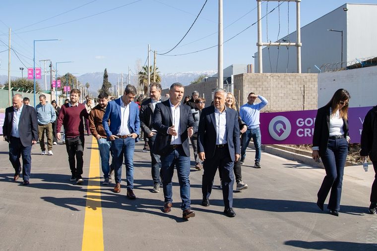 Apertura de calle Alsina en Godoy Cruz. Apertura de calle Alsina en Godoy Cruz.