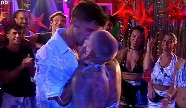 El beso entre Furia y Joel que encendió las redes.