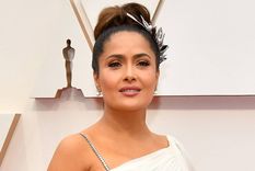 Salma Hayek no renuncia a su propia rutina de belleza con ingredientes naturales Foto: E! Online