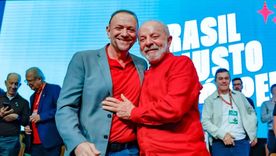 El jefe del PT a nivel nacional, Edinho Silva, y Lula da Silva