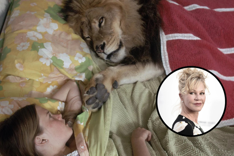MELANIE GRIFFITH DORMÍA LITERALMENTE CON LEONES. LA ACTRIZ TUVO UNA INFANCIA PARTICULAR.