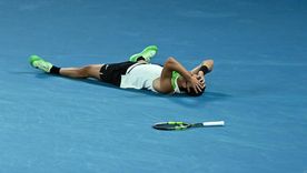 Carlos Alcaraz no lo puede creer: ganó por primera vez el Australian Open derrotando al imbatible Djokovic. Carlos Alcaraz no lo puede creer: ganó por primera vez el Australian Open derrotando al imbatible Djokovic.