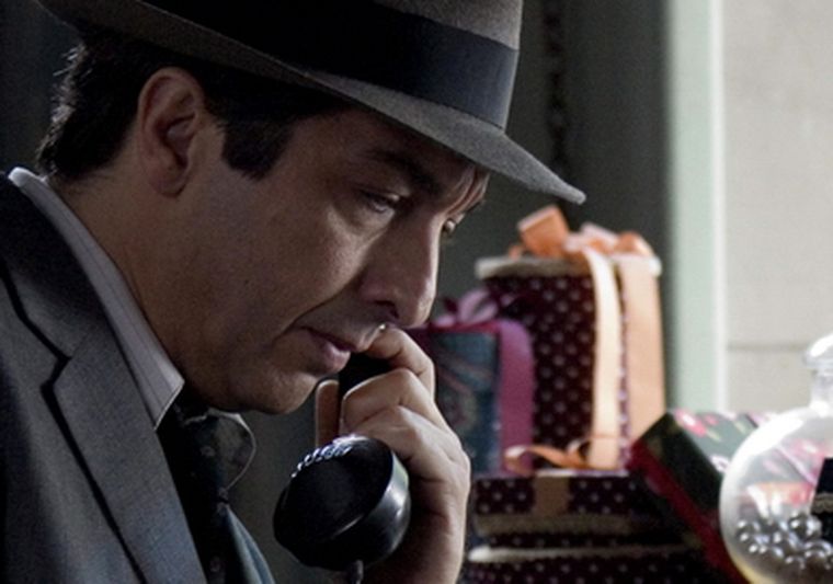 Ricardo Darín vuelve al cine local con La Señal.Interpreta a un perspicaz detective que vive en los años 50. Foto: EFE