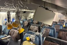 Varios pasajeros chocaron contra los maleteros de la cabina del vuelo de Singapore Airlines que aterrizó de emergencia tras una severa turbulencia el año pasado.