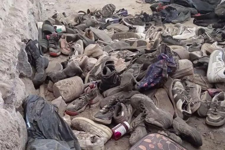 La cantidad de zapatos abandonados en el lugar ha llamado la atención de autoridades y buscadores. Desde el colectivo que denunció los hallazgos han afirmado que evocan a los grandes campos de concentración.