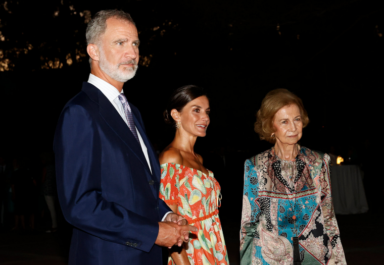 Felipe, Letizia y Sofía de España Foto: Twitter @CasaReal