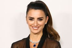 Penélope Cruz nos da lecciones para llevar jeans de tres formas diferentes Foto: Elle