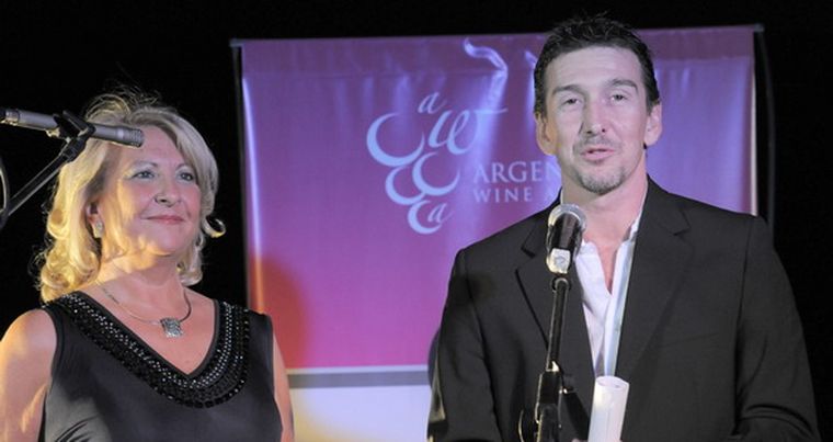 La presidenta de Wines of Argentina, Susana Balbo, junto a Julio Bocca, distinguido como Embajador del Vino Argentino 2009. Foto: Gentileza Gustavo Sabez