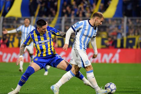 Racing enfrenta a Rosario Central en el Gigante de Arroyito.