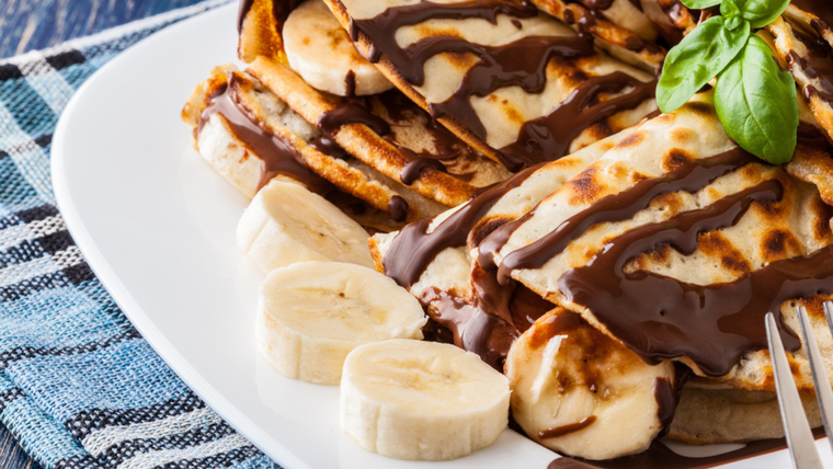 Delicia total: receta de panqueques con Nutella y banana lista en minutos.