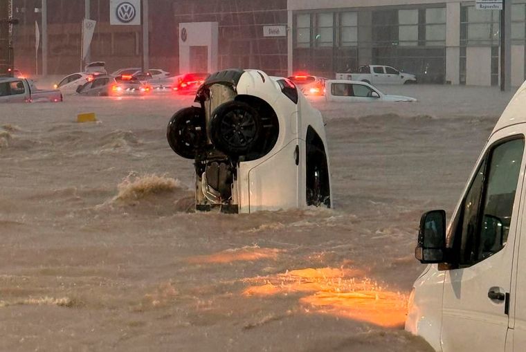 Al menos 10 personas murieron como consecuencia del trágico  temporal que azotó a la ciudad de Bahía Blanca. Foto: NA