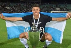 el joven lavallino que la rompe y acumula titulos en el futbol europeo