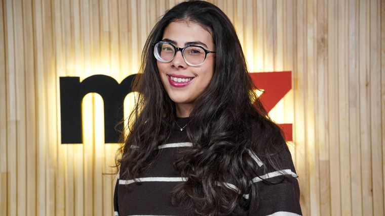 Tiene 27 años y es un éxito total en Wattpad. / Milagros Lostes MDZ