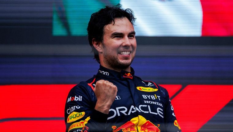 Checo Pérez va por una nueva victoria en la F1. Foto: @redbullracing