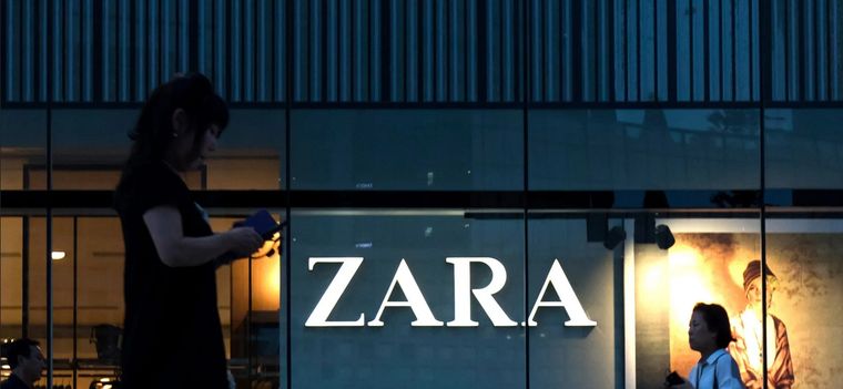 Zara Zara tiene 2.040 tiendas alrededor del mundo. Foto: vogue.mx