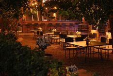 El bello patio de Fogón, el restó de Lagarde. Foto: Gentileza