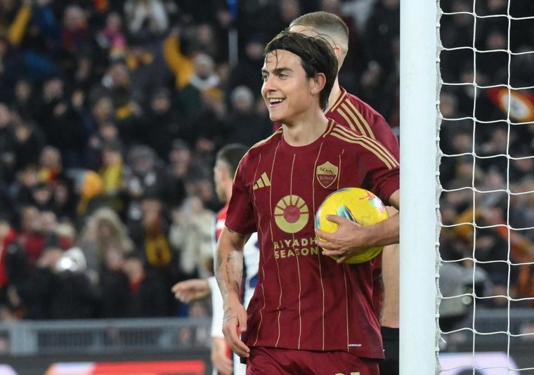 Dybala la rompió en el triunfo de la Roma. Foto: EFE