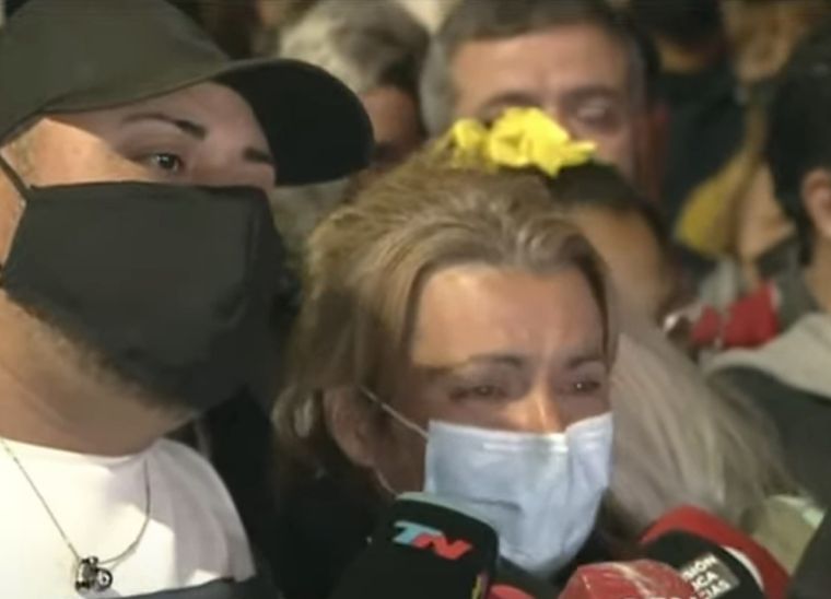 Los padres del muchacho se mostraron conmovidos ante las cámaras