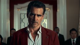 Colin Farrell devora este papel.