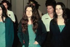 En 1978, Van Houten (derecha) fue declarada culpable de asesinato en primer grado Foto: Getty Images
