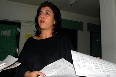 MDZol | Raquel Blas, delegada gremial de ATE explicó esta noche las acciones legales. Foto: Nacho Gaffuri / MDZ