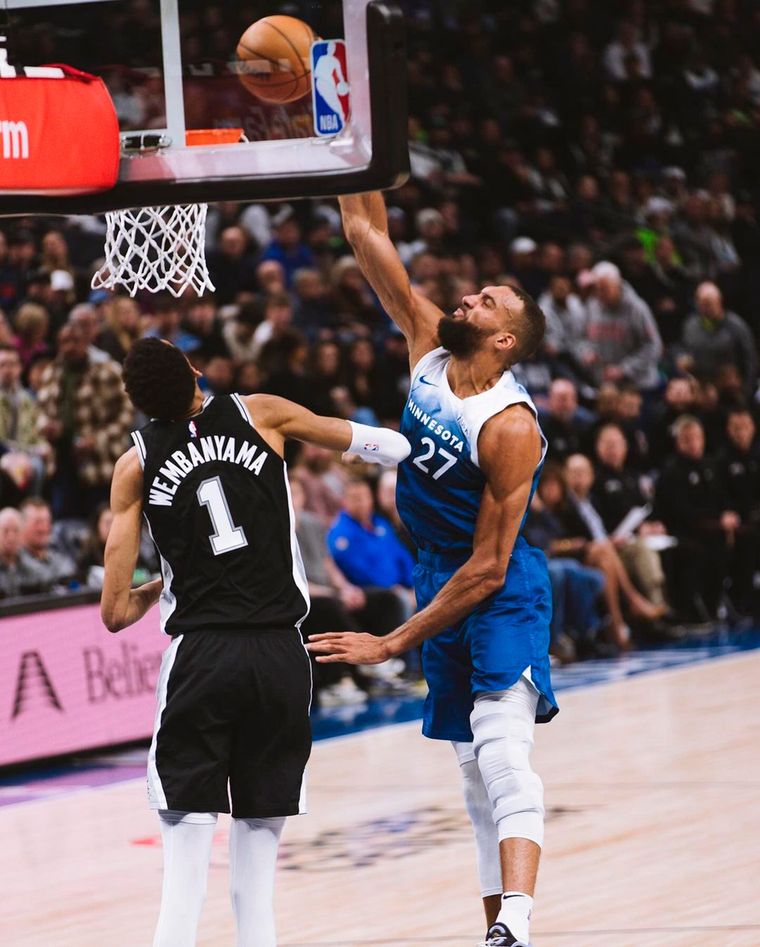 Rudy Gobert deberá pagar 100.000 dólares de multa por sus críticas y gestos hacia los árbitros. Foto: @rudygobert27
