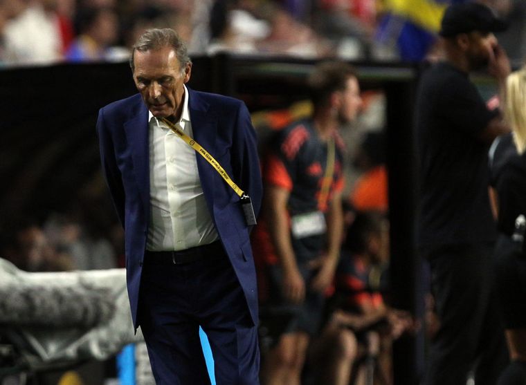 El DT reconoció errores, bancó al grupo y no pierde la fe en la clasificación. 
