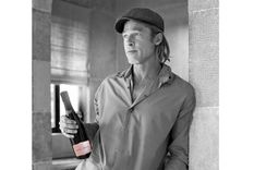 Brad Pitt presentó su exclusivo Champagne: mirá donde lo hace
