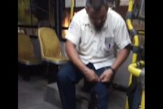 El colectivero debió realizarse un torniquete para disminuir la hemorragia El colectivero debió realizarse un torniquete para disminuir la hemorragia