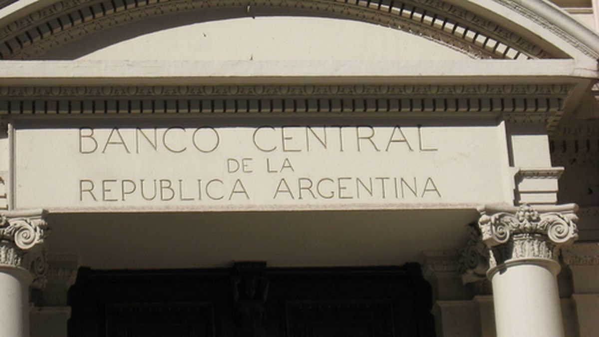 El Ministerio de Economía amplió una letra en dólares para pagar intereses al Banco Central