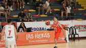 El Chiri Reyes marcó 6 de 6 en libres. Una gran noche de básquet. (FOTO: PRENSA HURACÁN LAS HERAS BASQUET) El Chiri Reyes marcó 6 de 6 en libres. Una gran noche de básquet. (FOTO: PRENSA HURACÁN LAS HERAS BASQUET)